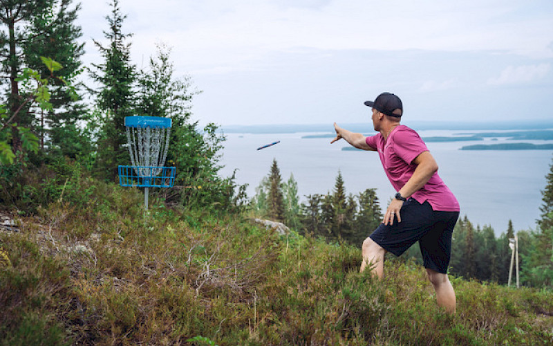 PELAA FRISBEEGOLFIA KANSALLISMAISEMISSA